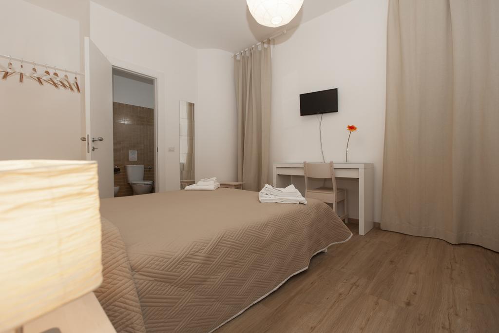Via Colombo Holiday Rooms La Spezia Szoba fotó